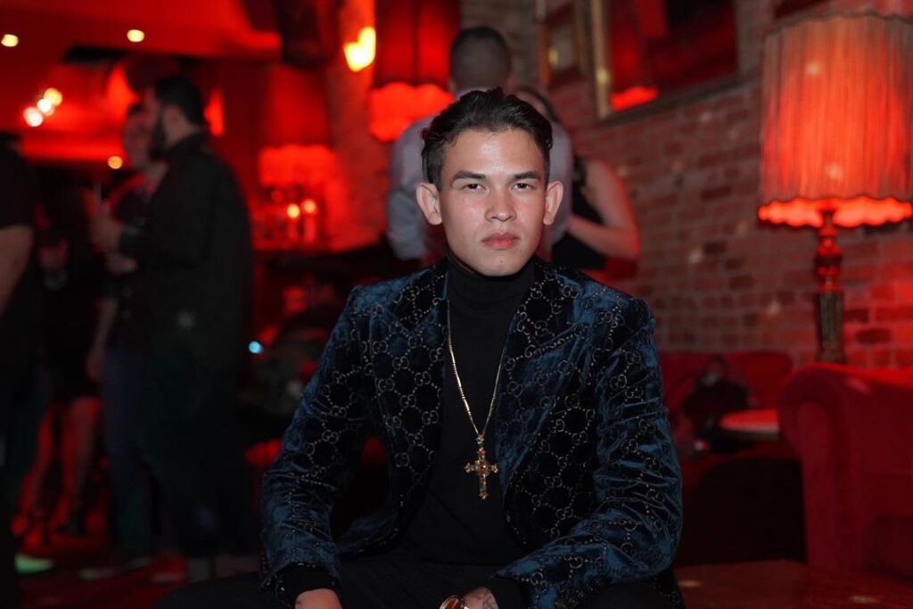 "book burlesque for your next party" - https://sirenpack.com